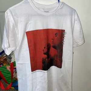 Justin Bieber Changes Shirt